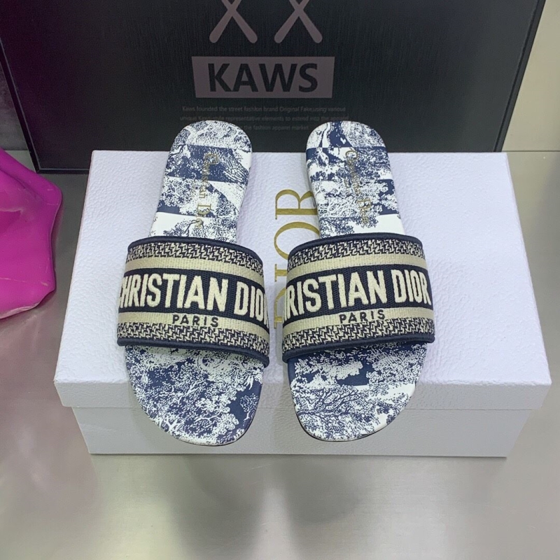 ch**an D*or slippers